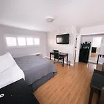 Metropolitan Inn & Suites