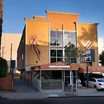 Metropolitan Inn & Suites